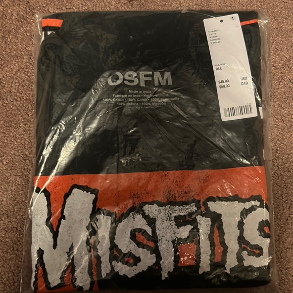 NEW WITH TAGS MISFITS TSHIRT - Picture 2 of 4